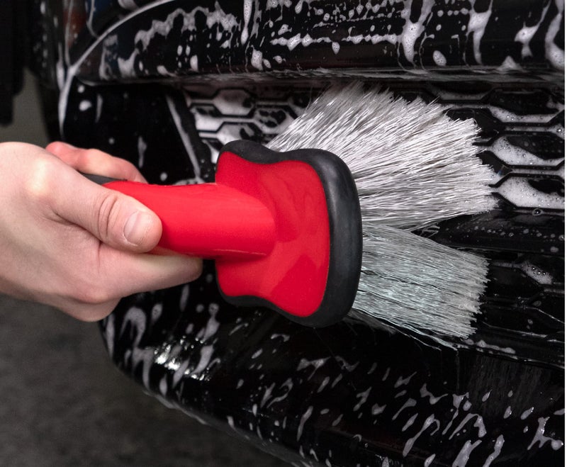 Mothers Car Wash Brush, Wheel and Fender Brush, Short Handle Tire Cleaner for Car Detailing, 10 Inch, Red/Black - Image 4
