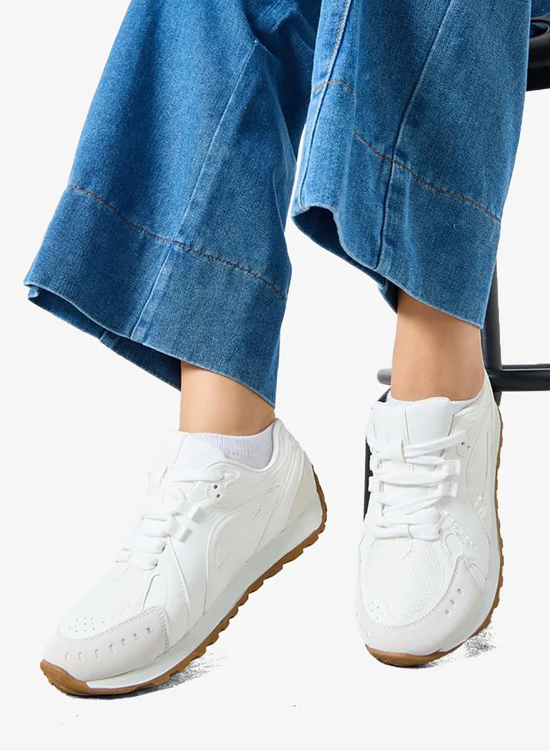 ستايلي اكتيف أحذية رياضية برباط مزينة بالدانتيل