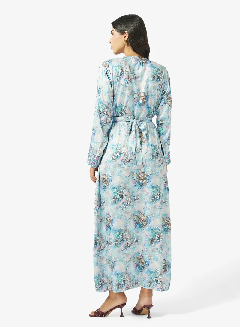 هيا كلوزيت جلابية مطرزة بالزهور مع حزام