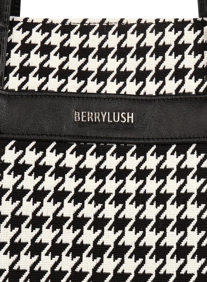 بيريلوش حقيبة كمبيوتر محمول عادية من Berrylush للنساء، سوداء وبيضاء، بنقشة هندسية مطبوعة، مصنوعة من البوليستر، مزودة بسحاب أمامي | تتسع لأجهزة كمبيوتر محمولة حتى 16 بوصة | حقيبة كتف عملية للأعمال والعمل والسفر - أسود - Image 4