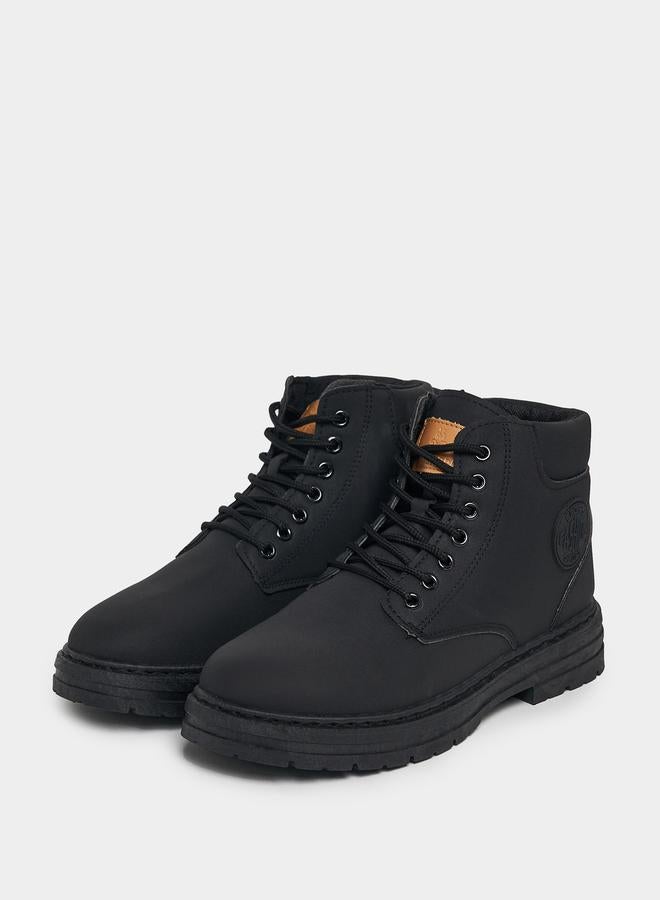 ستايلي حذاء بوت كلاسيك بمقدمة دائرية ورباط غلق - Image 2