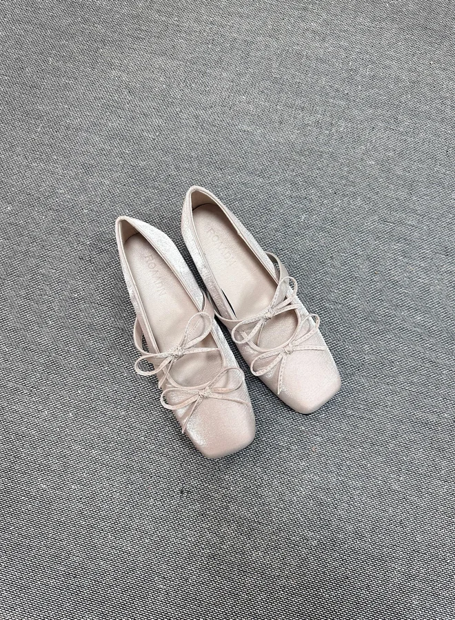 تايك تو حذاء فلات بمقدمة مربعة وتفاصيل فيونكة