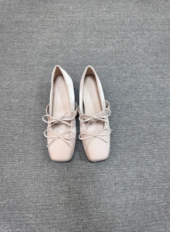 تايك تو حذاء فلات بمقدمة مربعة وتفاصيل فيونكة