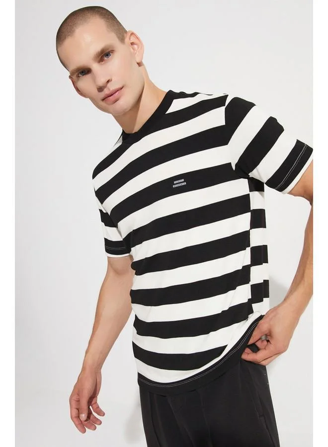 JUNE June Men Regular Fit Crew Neck Striped Tshirt Black