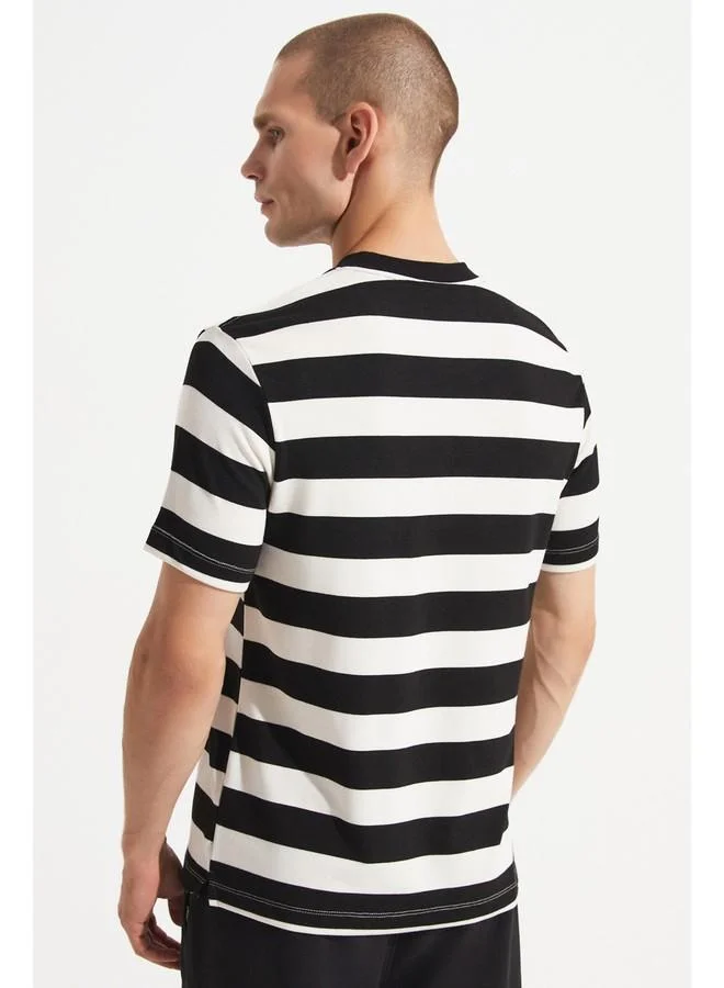 JUNE June Men Regular Fit Crew Neck Striped Tshirt Black