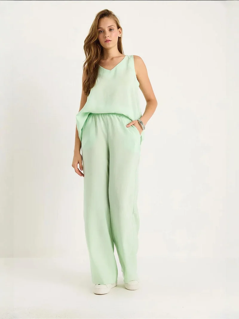 Bianco Lucci LUCCI V-Neck Cotton Blouse-Pants Two-Piece Set
