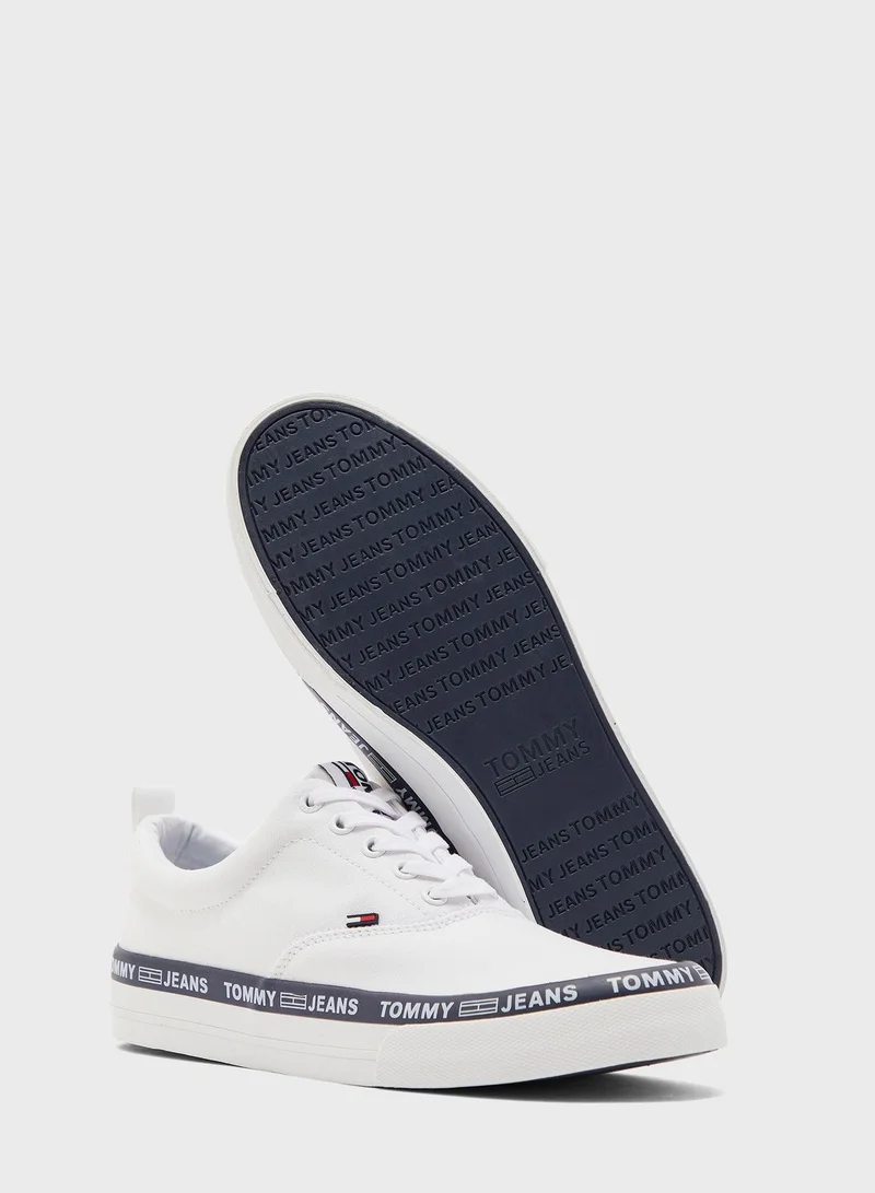 TOMMY HILFIGER Classic Lace Up Sneaker