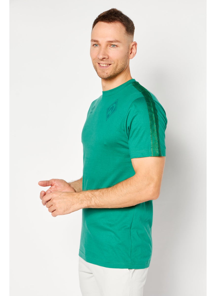 umbro - Men Sportswear Fit Short Sleeve Brand Logo T-Shirt, Green - Image 1