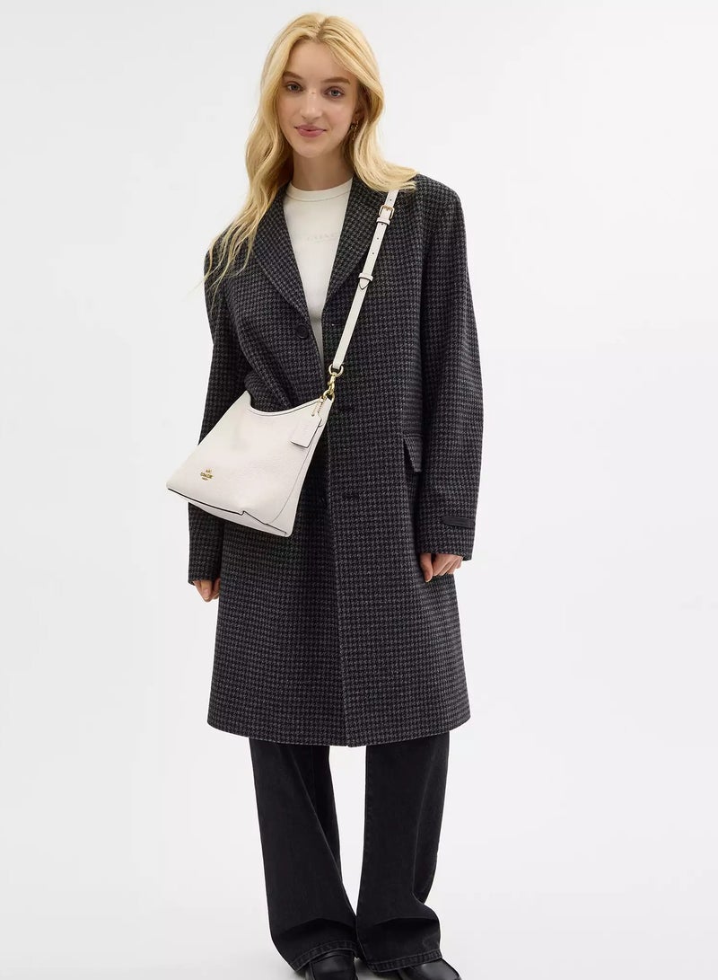 كوتش اوت ليت حقيبة كتف لوريل من Coach/coachoutlet، حقيبة كروس بودي نسائية، حقيبة يد نسائية، حقيبة كتف نسائية، حقيبة سفر نسائية، لون أبيض - 31 سم - Image 3