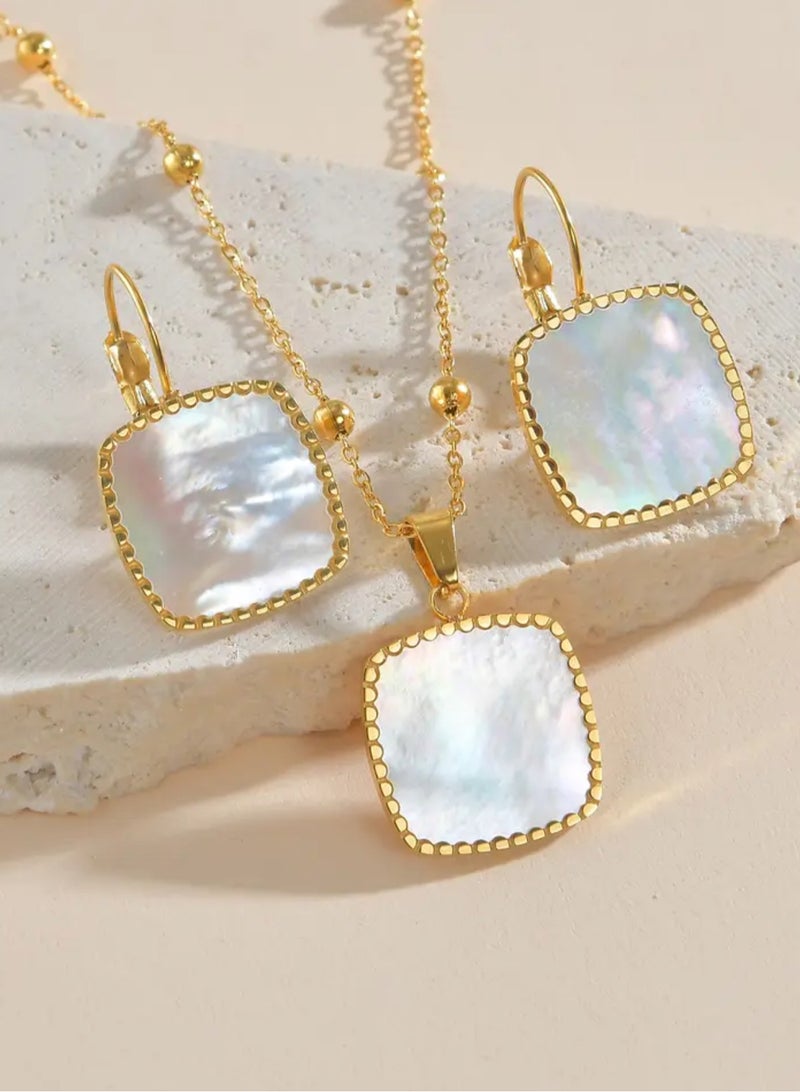 نيو ستايل طقم اكسسوارات نسائي فاخر مكون من سلسال وحلق أذن من الاستانلس ستيل مطلي باللون الذهبي - Image 2