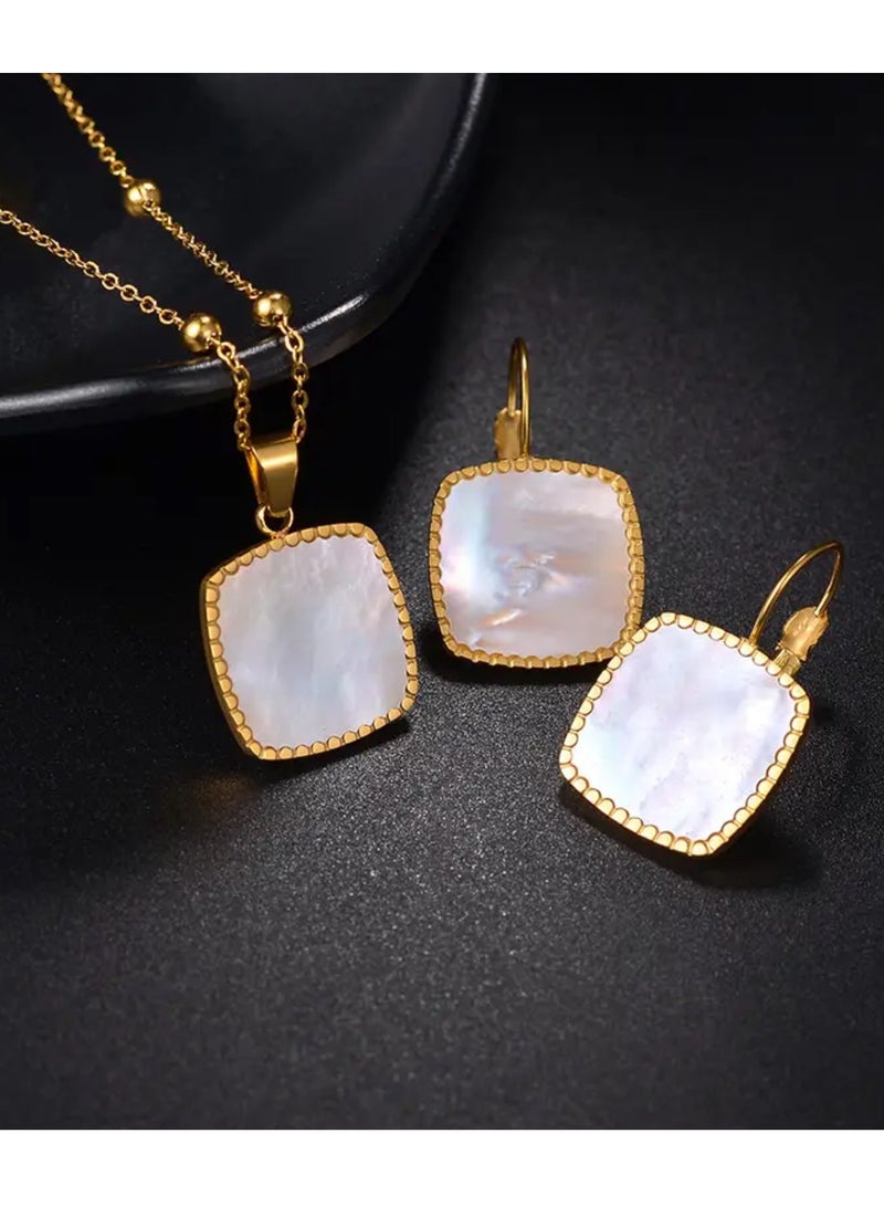 نيو ستايل طقم اكسسوارات نسائي فاخر مكون من سلسال وحلق أذن من الاستانلس ستيل مطلي باللون الذهبي - Image 1