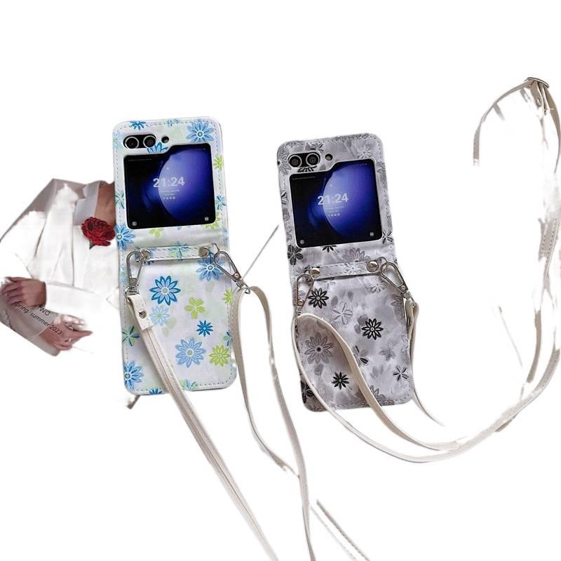 غطاء واقي | ملمس جلد | Flower | حماية من السقوط | حبل تعليق | مقاوم للصدمات لـ Samsung Galaxy Z Flip 5 - Image 2