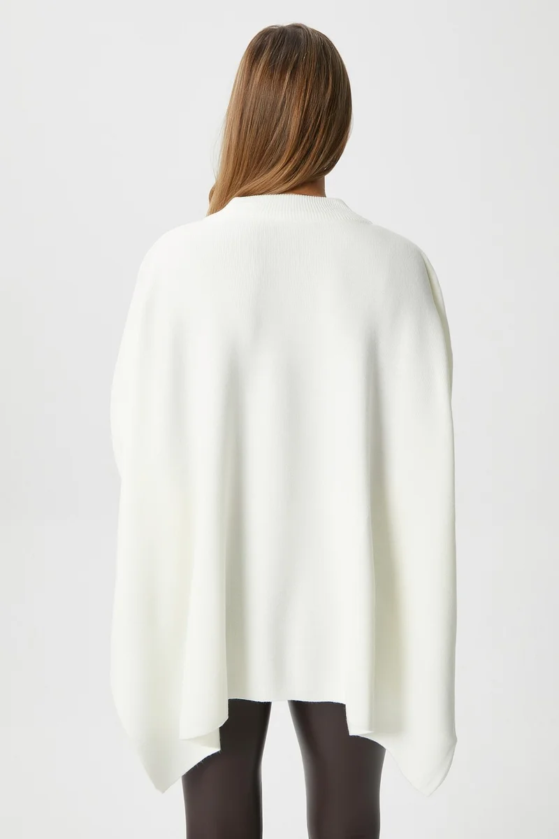 ريتنيس Women's Zenta Oversize Side Slit Cream Knit Sweater