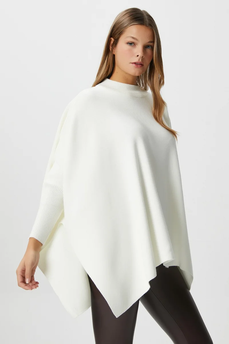 ريتنيس Women's Zenta Oversize Side Slit Cream Knit Sweater