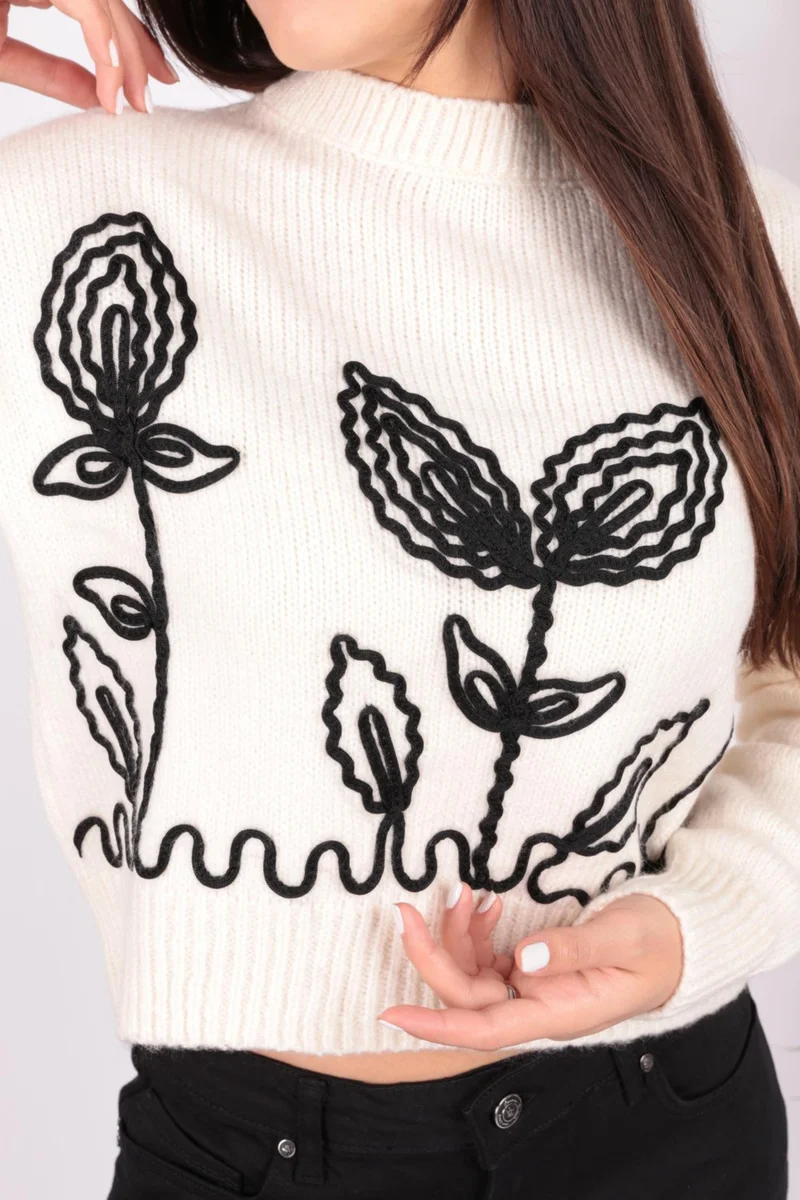 Fashion Friends 24K0031K1 Women's Embroidered Sweater