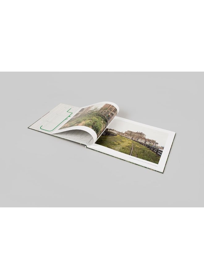 null - Joel Sternfeld: Walking the High Line: Revised Edition - Image 1