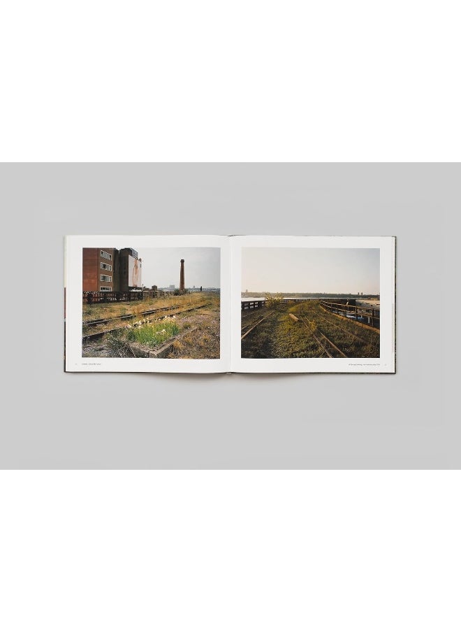 null - Joel Sternfeld: Walking the High Line: Revised Edition - Image 1