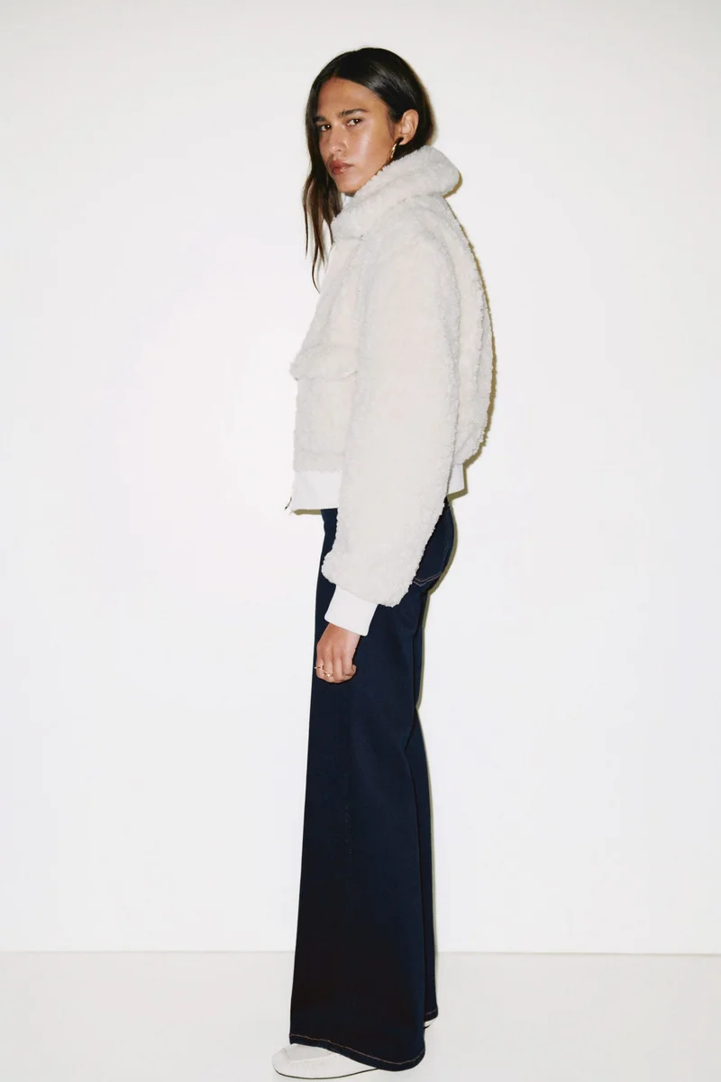 اتش اند ام جينز بخصر عالي وقصّة واسعة