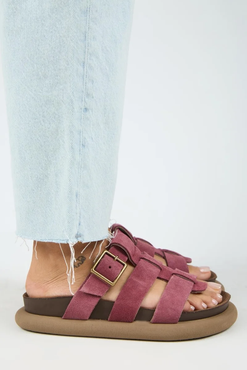 Manijero Manijero (Hicks) Women's Genuine Leather Buckle Strap Cherry Red Slippers