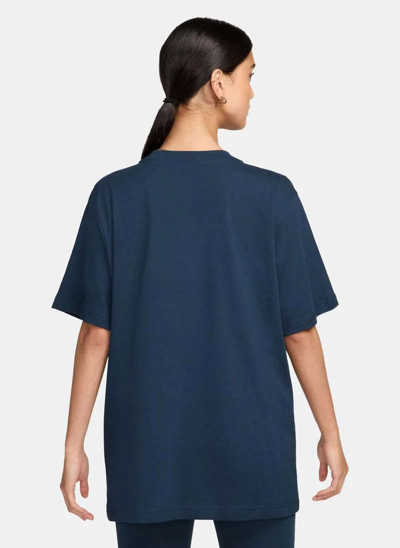 Nike Women's Sportswear Essential T-Shirt