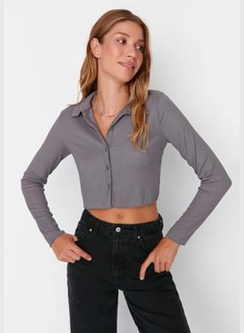 trendyol Gray Knitted Blouse with Buttons/Fitted Polo Neck Creme/Textured Crop TWOAW22BZ0241