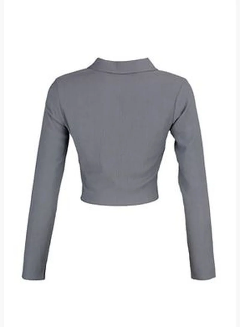trendyol Gray Knitted Blouse with Buttons/Fitted Polo Neck Creme/Textured Crop TWOAW22BZ0241