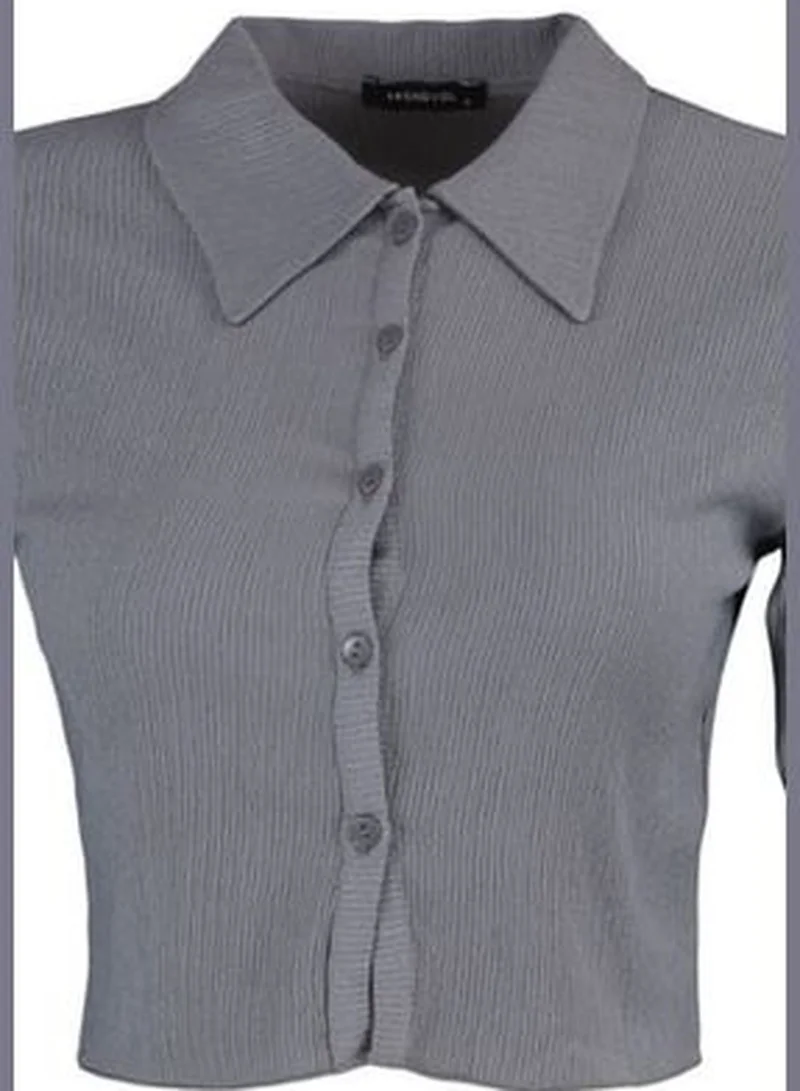 trendyol Gray Knitted Blouse with Buttons/Fitted Polo Neck Creme/Textured Crop TWOAW22BZ0241