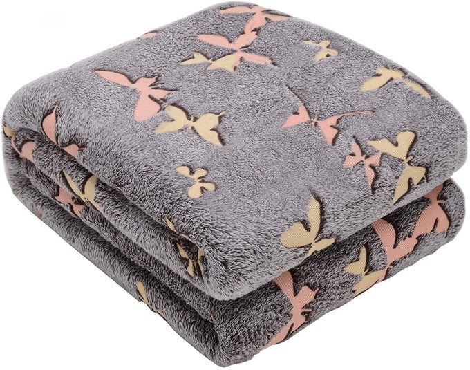 FLEECE BLANKET GLOW IN THE DARK BUTTERFLIES SUPER SOFT COZY FLUFFY WARM THROW FLEECE BLANKET MICROFIBER FOR SOFA BEDROOM COUCH TRAVEL KIDS GREY SIZE 130 X 150 CM