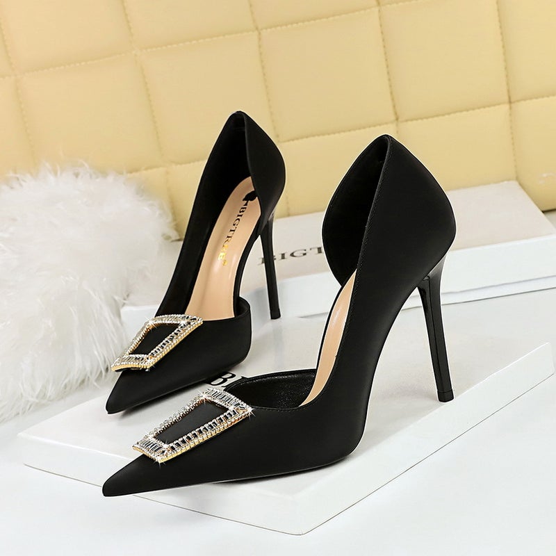 626-K8 Style Banquet Thin Heeled Shallow Mouth Pointed Side Hollow Slim Look Metal Water Diamond Buckle High Heeled Shoes - Image 1