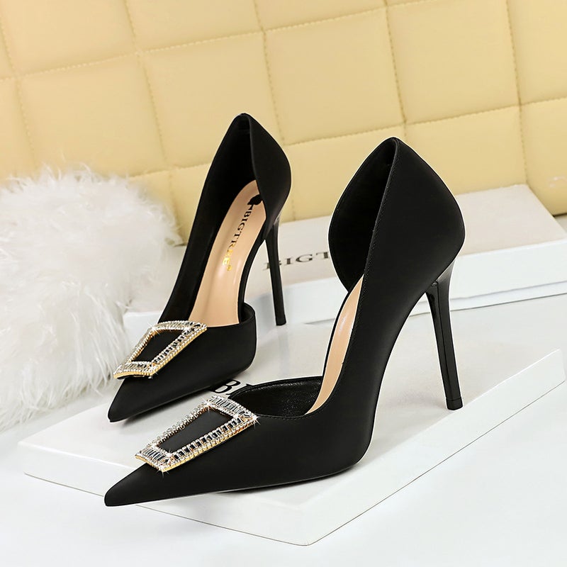 626-K8 Style Banquet Thin Heeled Shallow Mouth Pointed Side Hollow Slim Look Metal Water Diamond Buckle High Heeled Shoes - Image 5