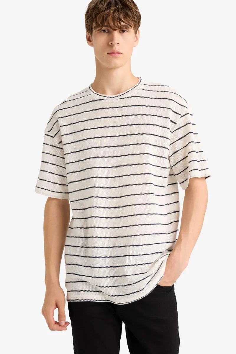 ديفاكتو Boxy Fit Crew Neck Striped Short Sleeve T-Shirt