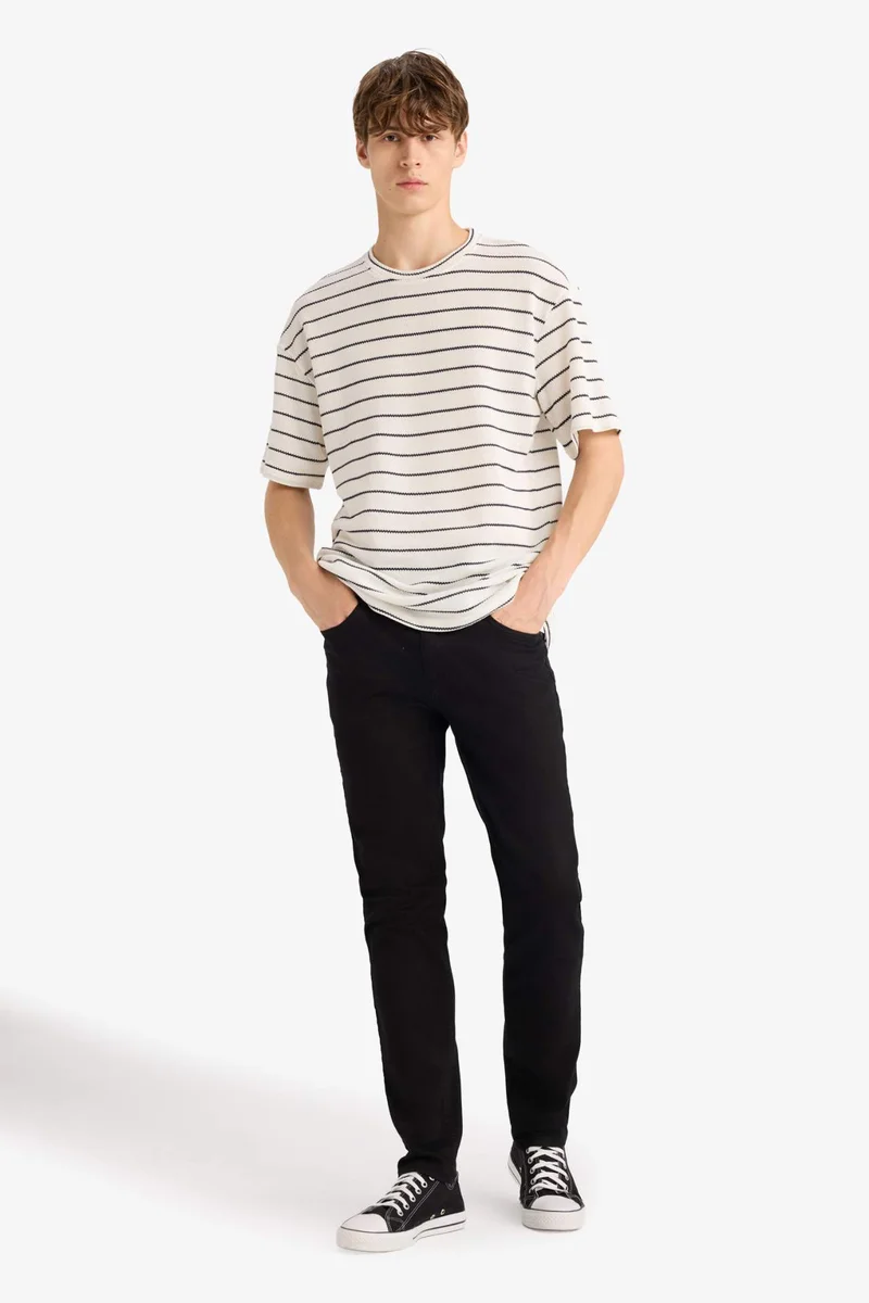 ديفاكتو Boxy Fit Crew Neck Striped Short Sleeve T-Shirt