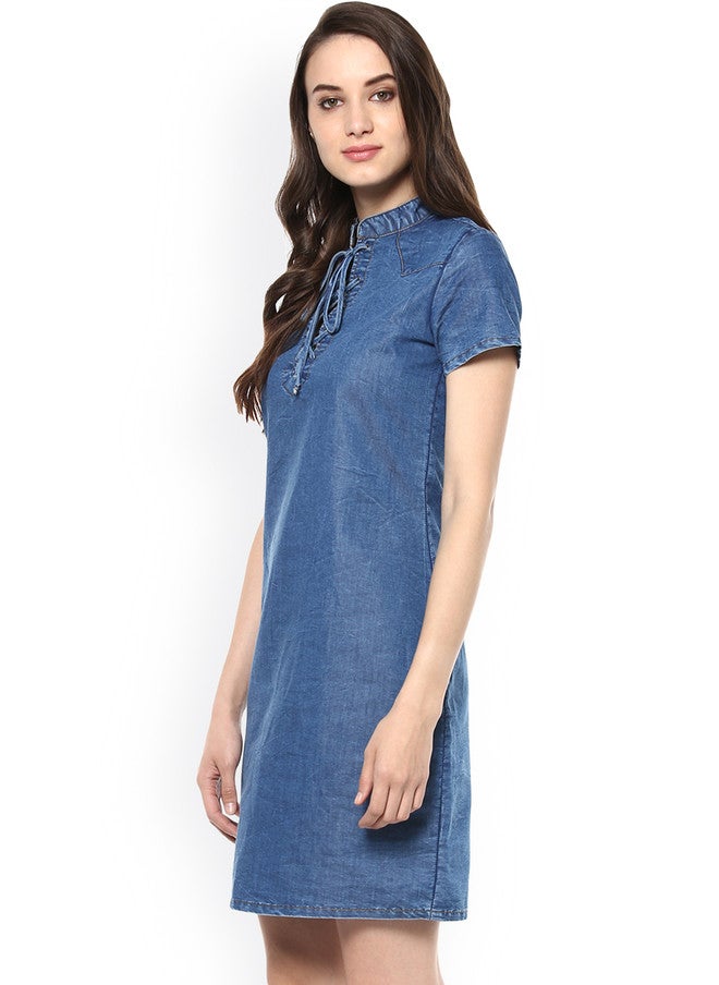 StyleStone فستان شيث دنيم أزرق للنساء من ستايل ستون مع رقبة مربوطة - Image 2