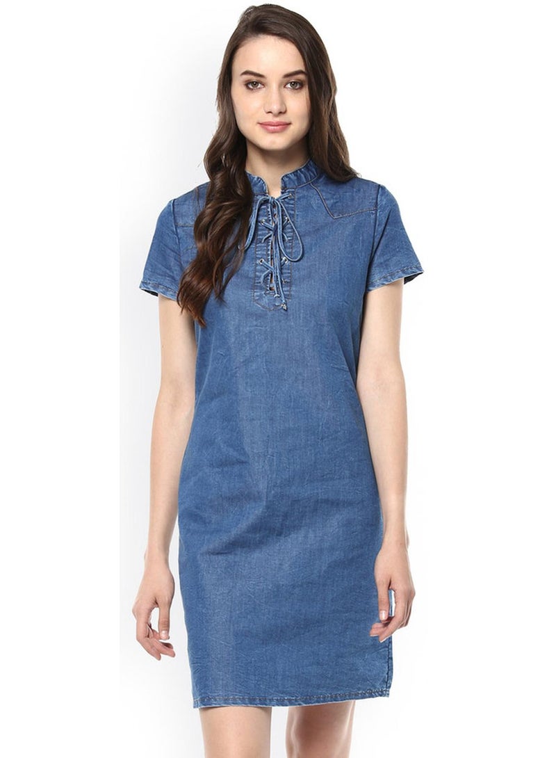 StyleStone فستان شيث دنيم أزرق للنساء من ستايل ستون مع رقبة مربوطة - Image 1