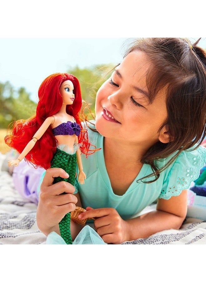ديزني ستور دمية أميرة ديزني الكلاسيكية الرسمية من متجر ديزني (أريل من حورية البحر الصغيرة)، 11 بوصة، تتضمن فرشاة بتفاصيل مصبوبة، لعبة قابلة للتعديل بالكامل بزي كلاسيكي - ألعاب أميرات ديزني للبنات - Image 4