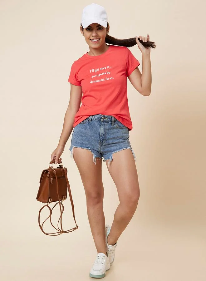 جلو باص تيشيرت بقصة عادية وطبعة كتابة