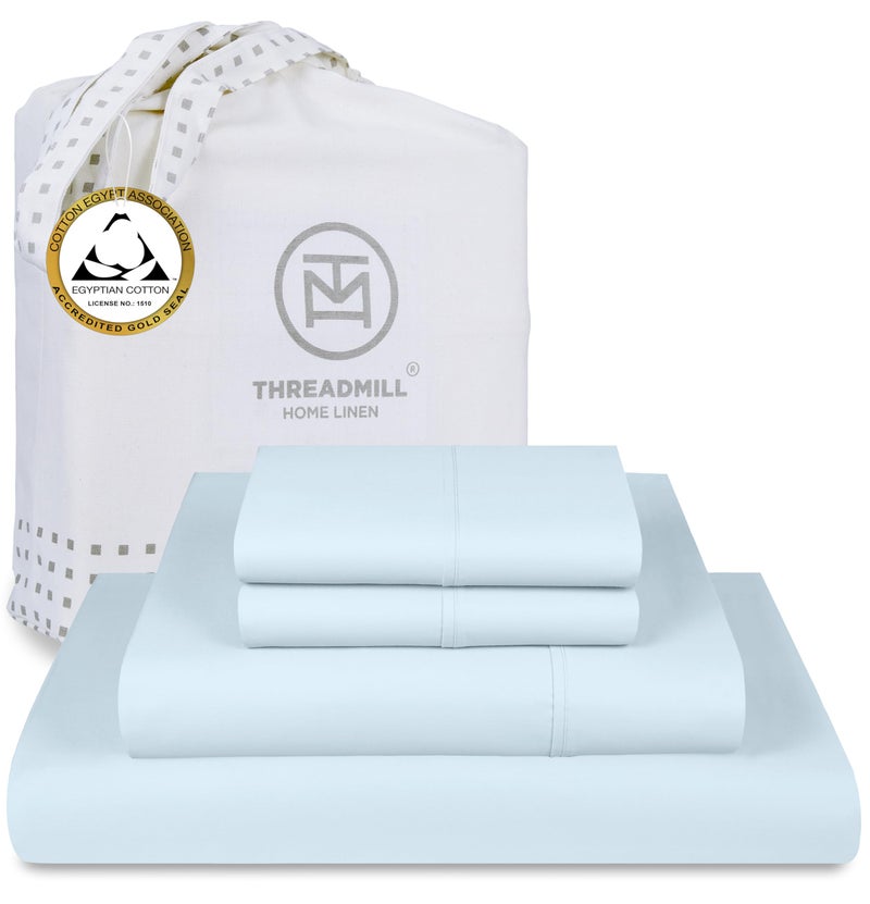 Threadmill طقم ملاءات من القطن المصري بالحجم الكامل من Threadmill | ملاءات من القطن المصري المعتمد بنسبة 100% للسرير بالحجم الكامل | طقم ملاءات سرير كاملة بجيب عميق مقاس 16 بوصة | طقم مفروشات تبريد من الساتين الناعم مكون من 4 قطع | أزرق فاتح - Image 1