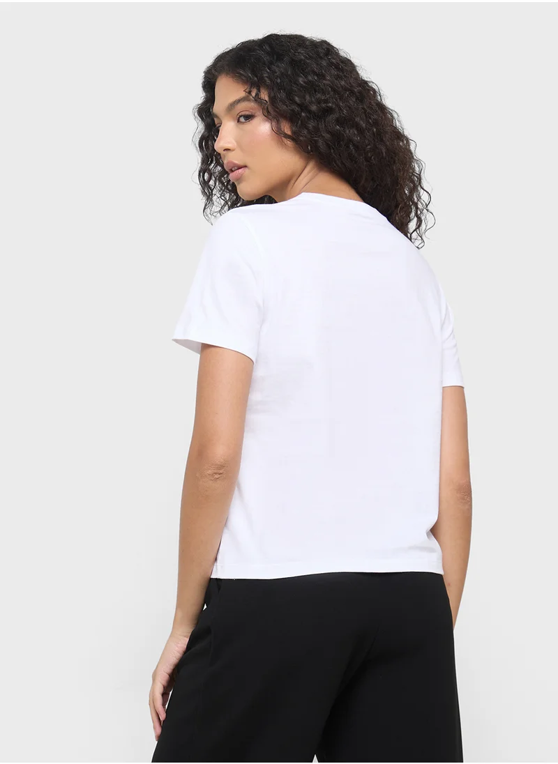 كالفن كلاين جينز Graphic Crew Neck T-Shirt