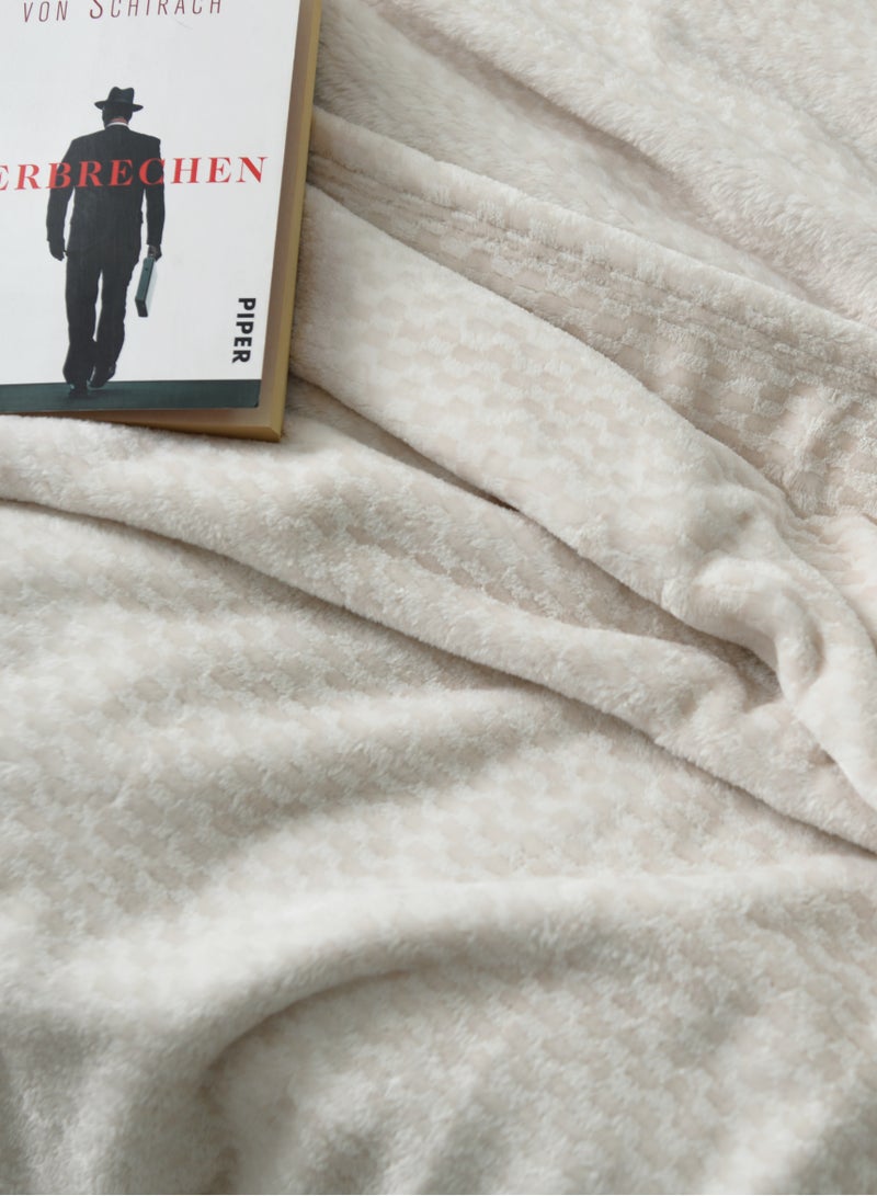 MORANO Morano Velvet Blanket – Dyed Model, 220x240 CM, Luxuriously Soft Polyester Throw, Lightweight Warm Blanket for Bed or Sofa – Elegant Colors for all Home Styles  - Image 3