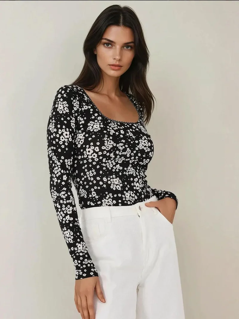 هيكاب بلوزة مطبوعة بياقة دائرية بقصة ضيقة