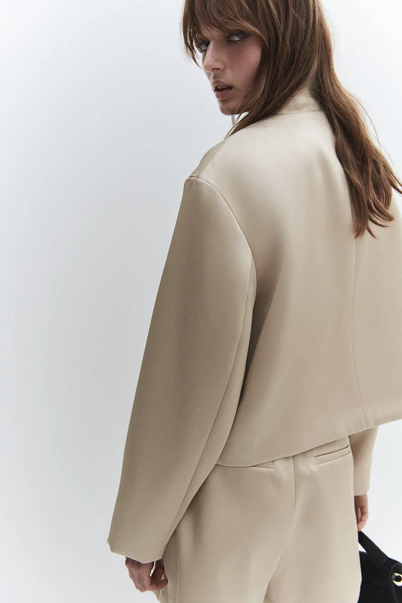 اتش اند ام تنورة بتصميم ملفوف