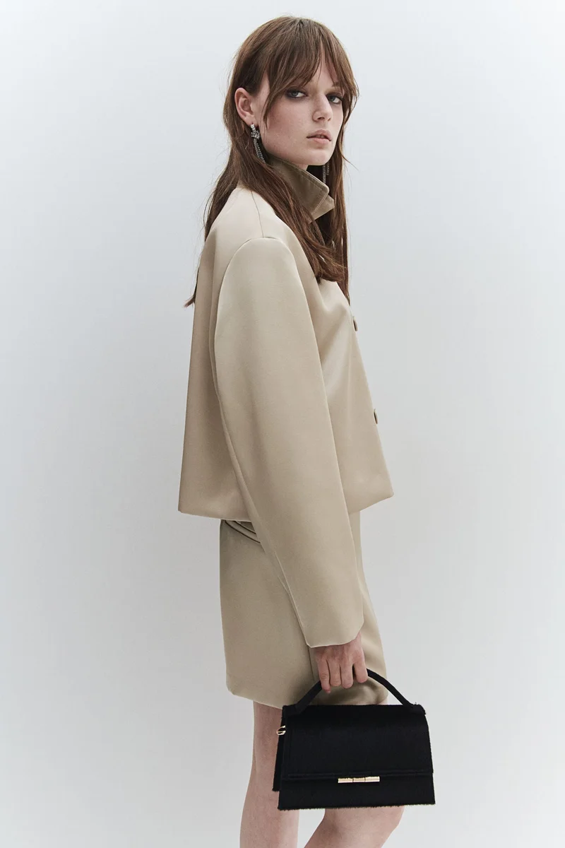 اتش اند ام تنورة بتصميم ملفوف