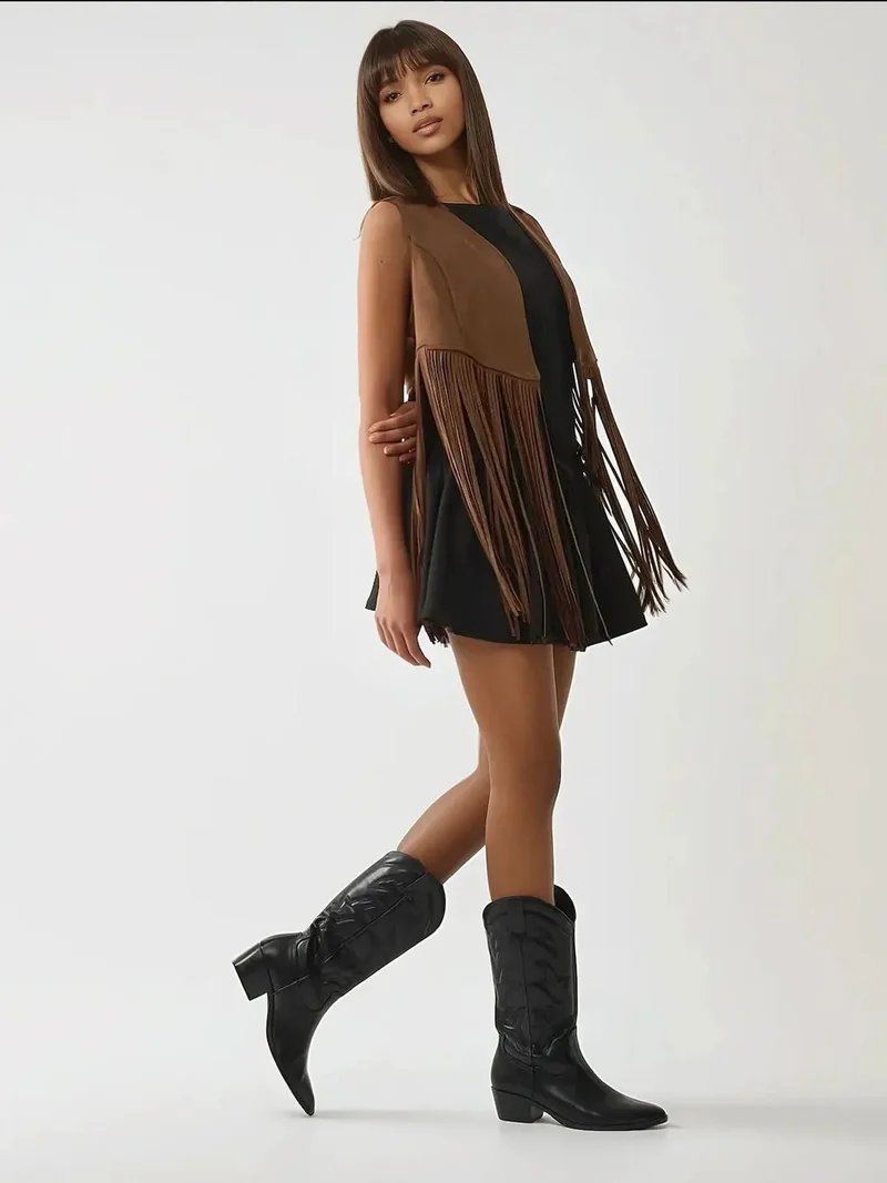 زوبعة فستان قصير ضيق بتفاصيل فيونكة