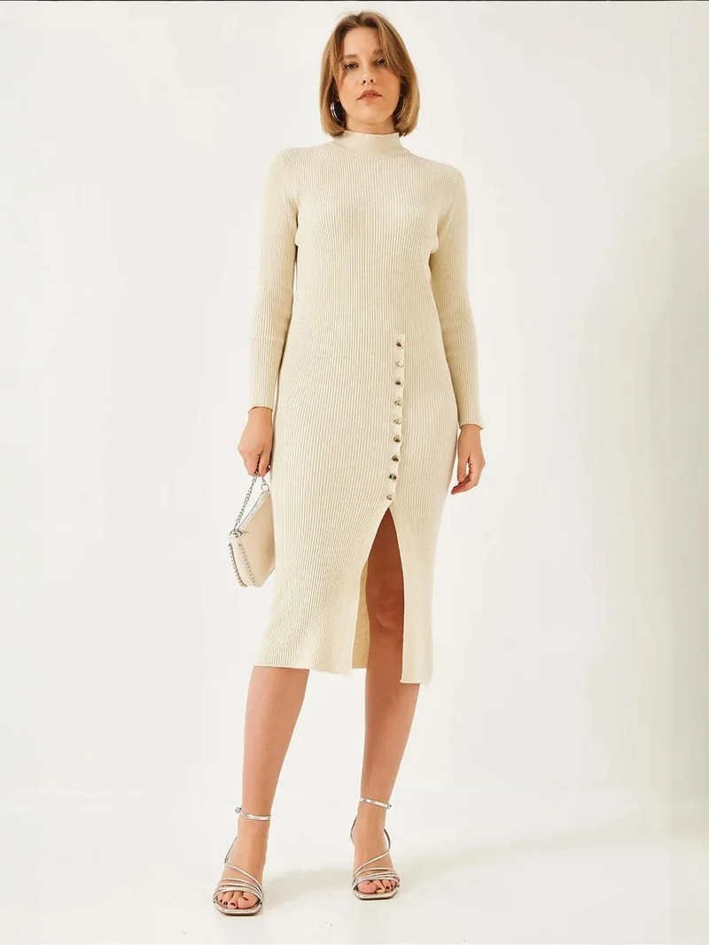 بيانكو لوتشي فستان ميدي محبوك بياقة عالية وملمس مضلع