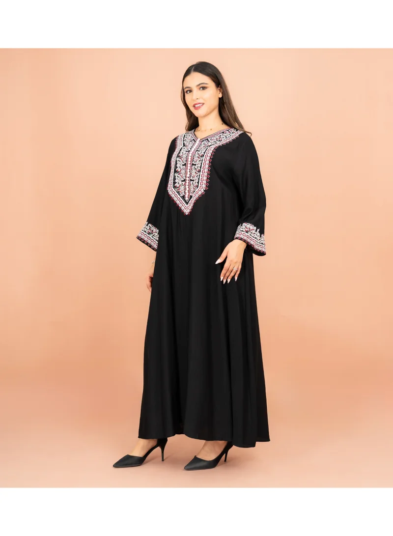 اكسا جلابية كلاسيكية مطرزة بالكامل باللون الأسود