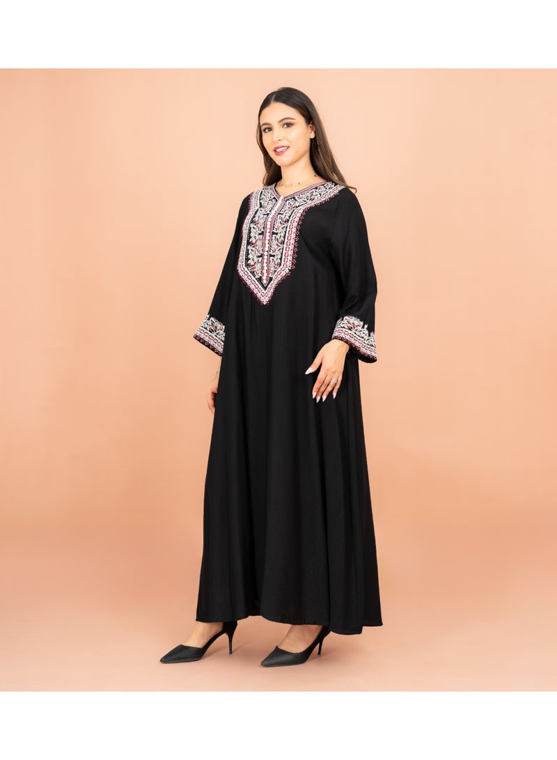 اكسا جلابية كلاسيكية مطرزة بالكامل باللون الأسود - Image 3