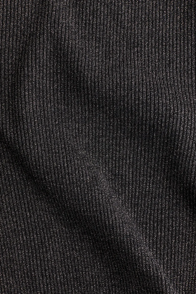 اتش اند ام بلوزة بقبة واسعة من خامة لامعة