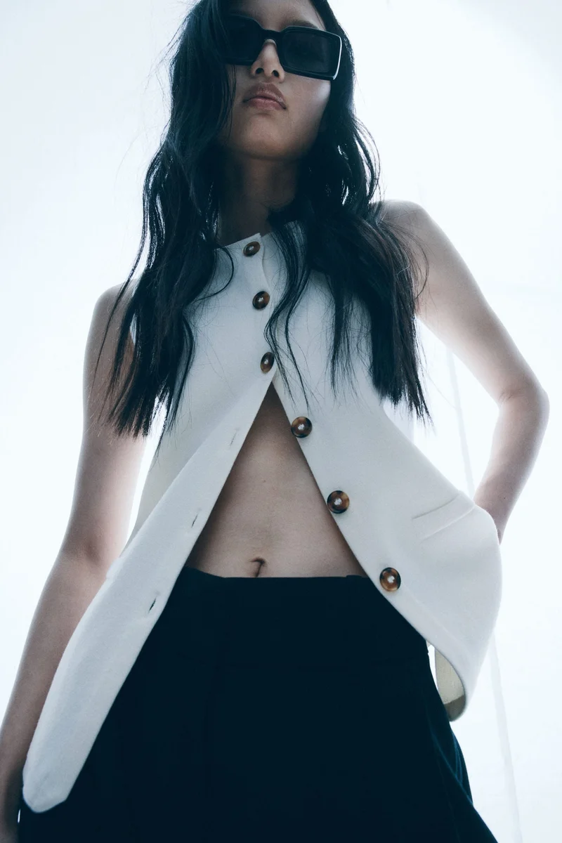 اتش اند ام بلوزة فيست بأزرار أمامية