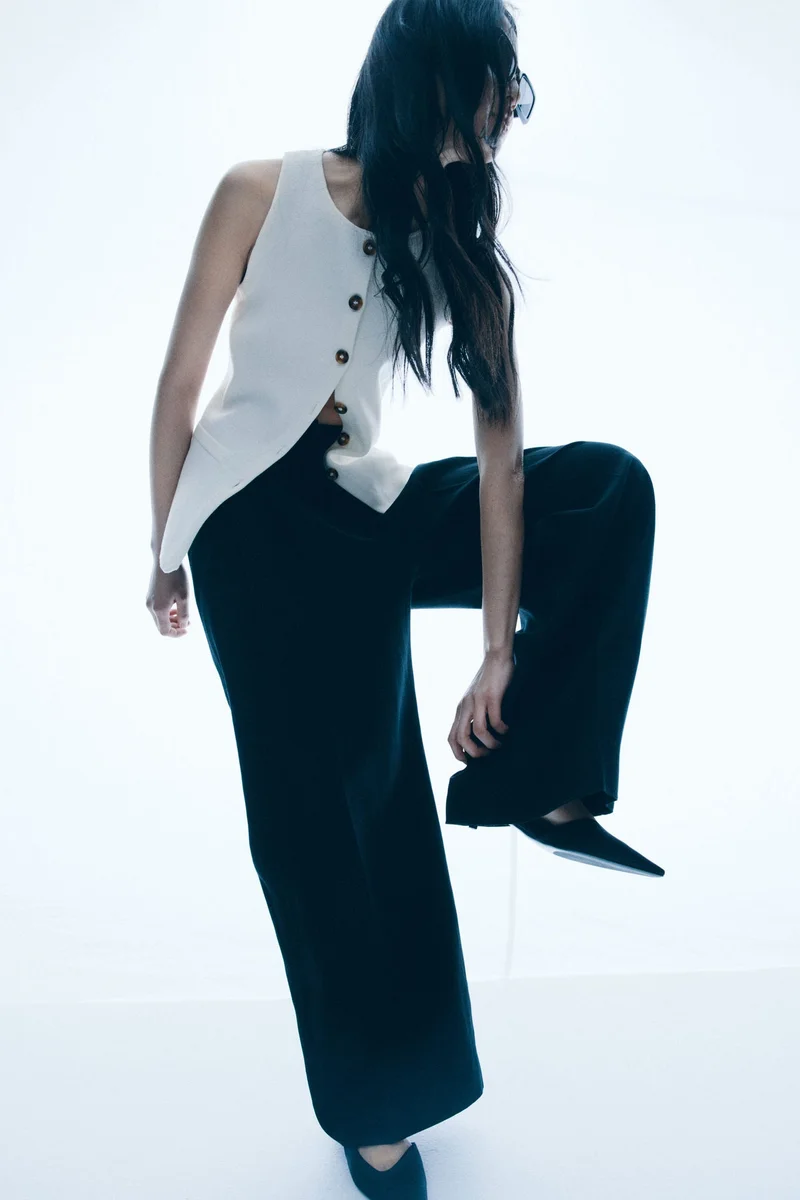 اتش اند ام بلوزة فيست بأزرار أمامية