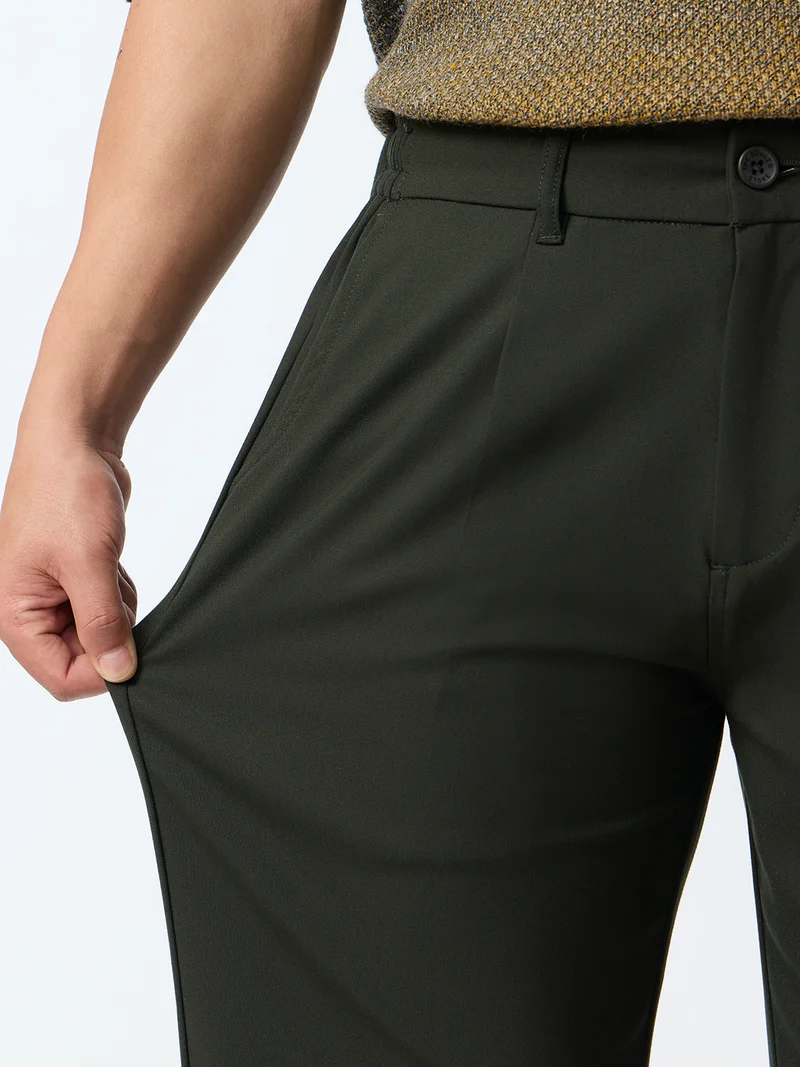 ذا سوليد ستور The Souled Store Straight Pleated Pants: Carbon Men and Boys Dark Olive Green Solid Polyester Viscose Elastane Blend Straight Fit 4-Way Stretch Wrinkle-Free Trousers